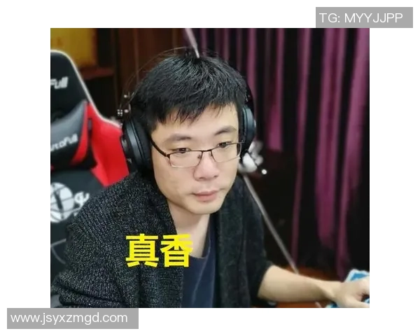 小团团心目中的足球明星是谁他在赛场上的精彩表现让人难以忘怀